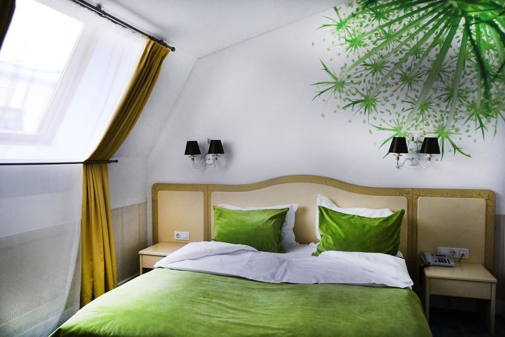 Deluxe Room, 1 Queen Bed photo 1