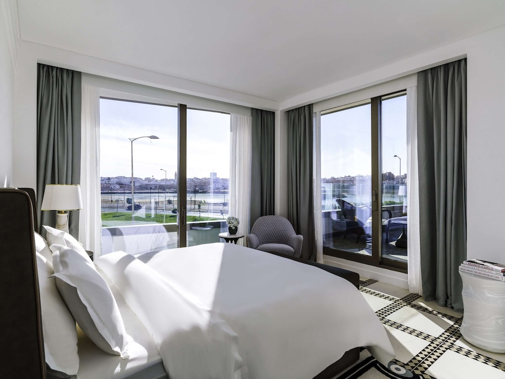 Suite, 1 King Bed - Photo 1
