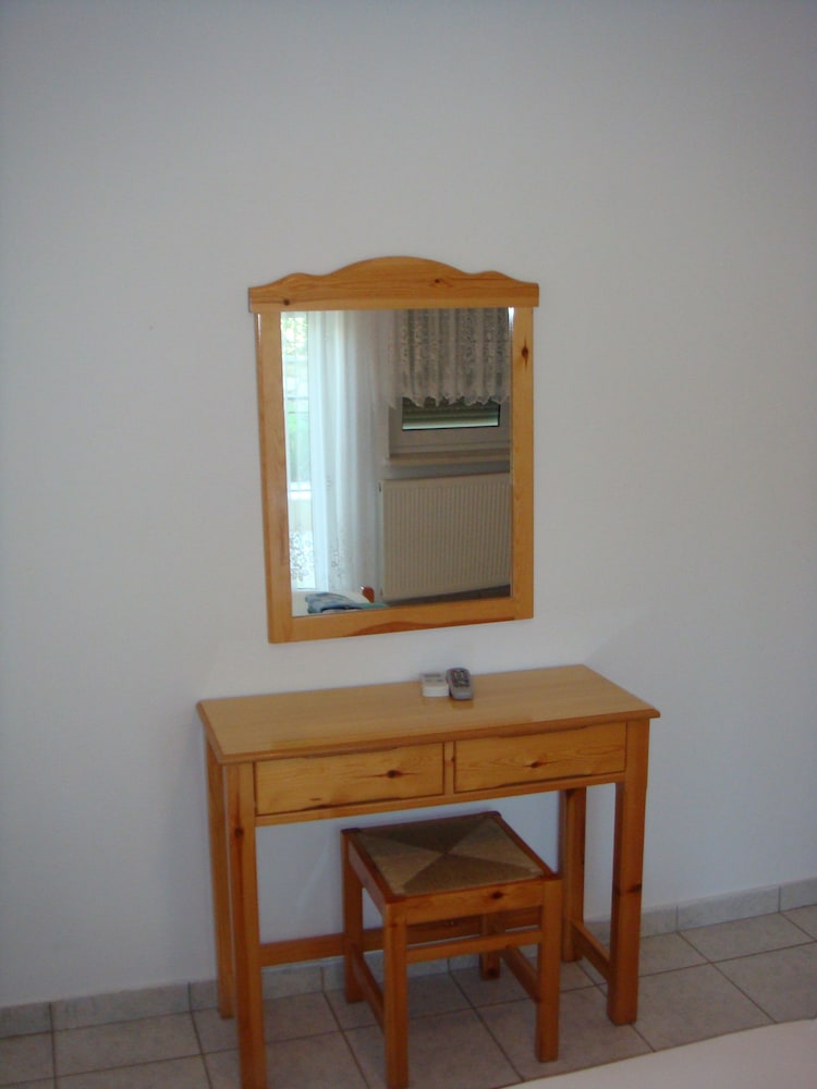 Standard Double or Twin Room - Photo 17