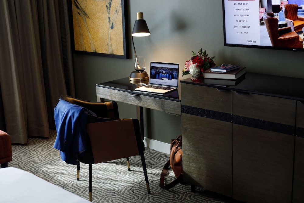 Deluxe Room, 1 King Bed (Mobility Accessible, Tub) - Photo 1