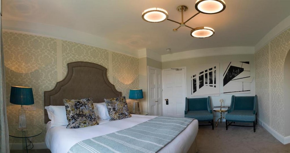 Elegant Room - Photo 5