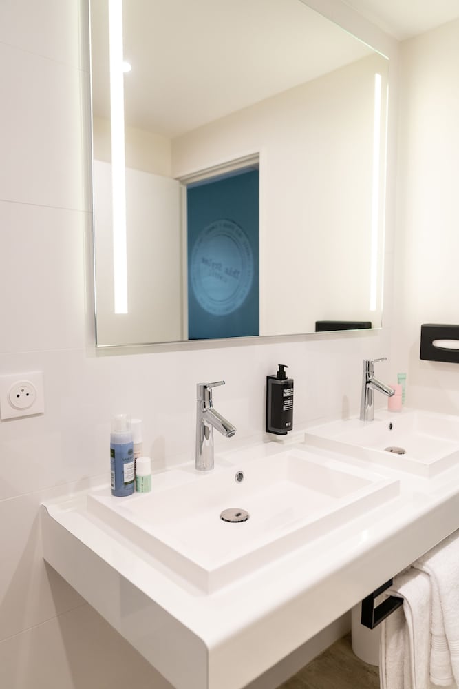 Standard Suite, Multiple Beds - Photo 12