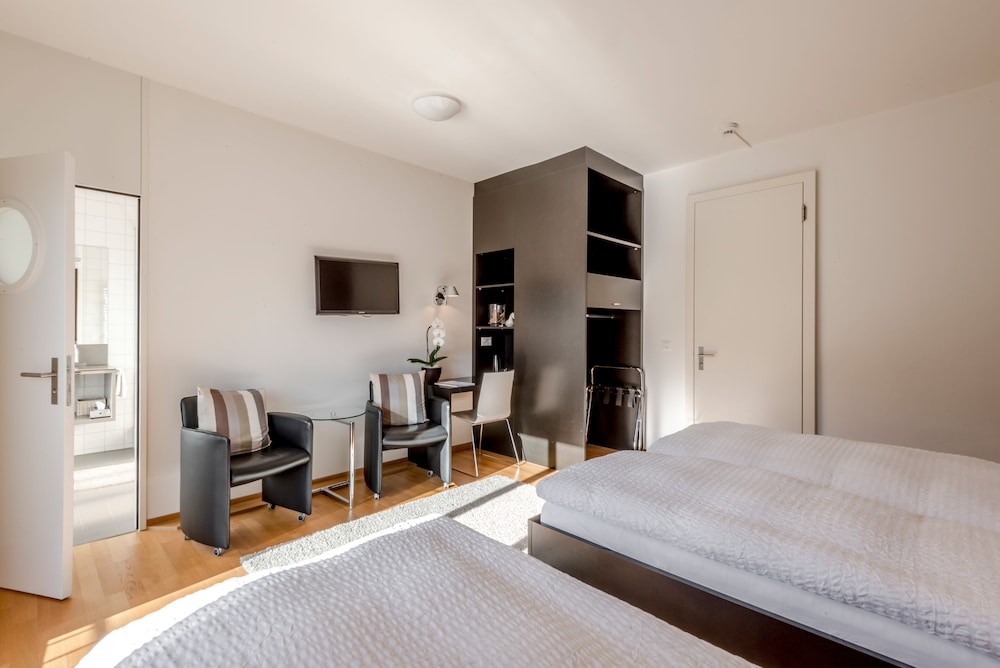 Triple Room, Balcony, River View photo 3