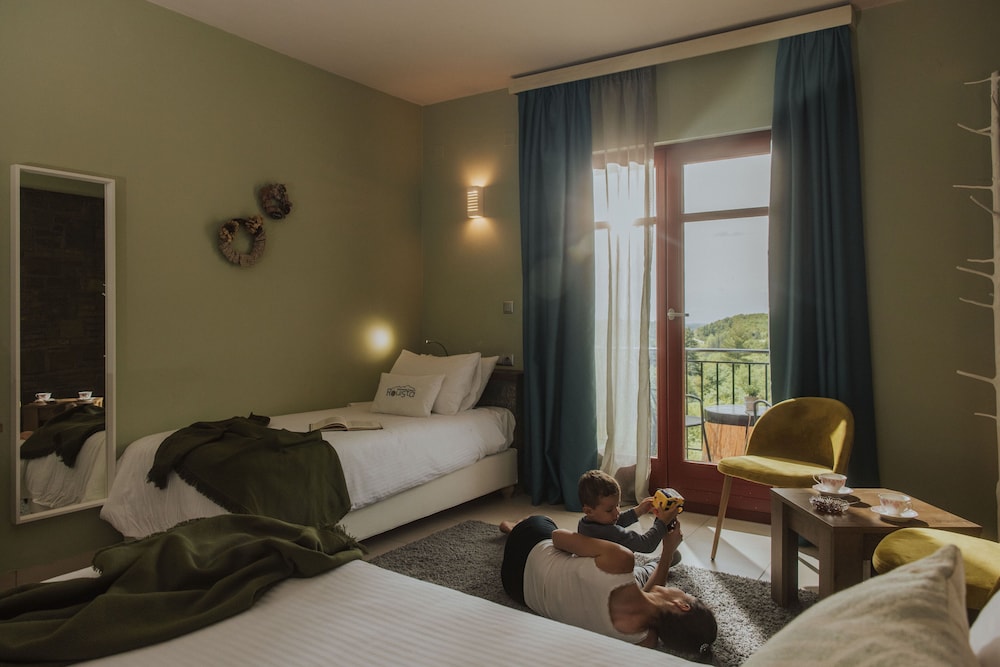Deluxe Triple Room photo 3