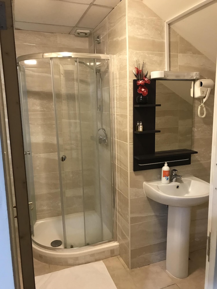 Suite, Ensuite photo 3