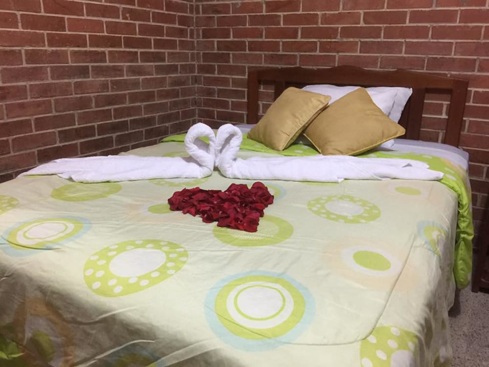 Deluxe Suite, 1 Queen Bed, Non Smoking photo 2