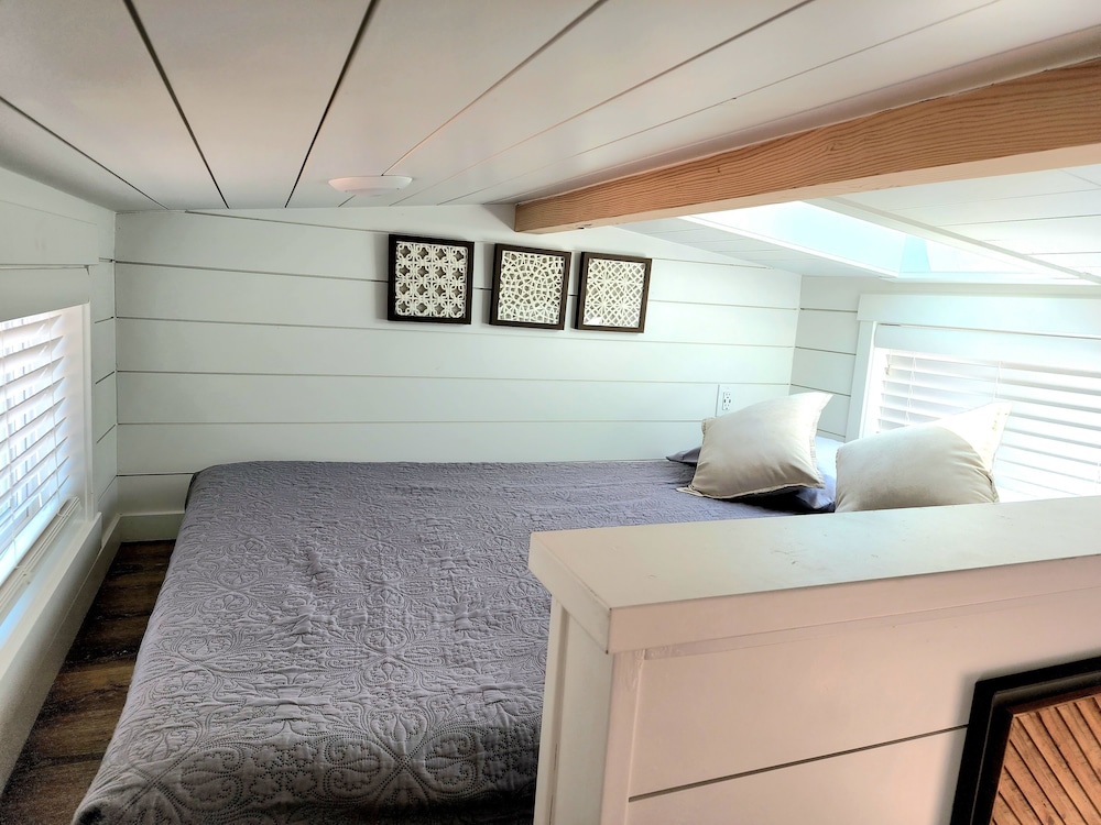 Deluxe Studio Suite