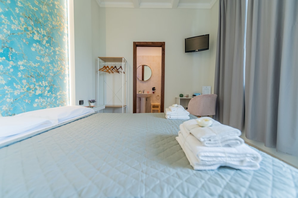 Classic Room, 1 Bedroom, Non Smoking, Ensuite - Photo 4