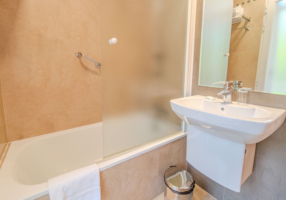 Economy Double Room Single Use photo 3