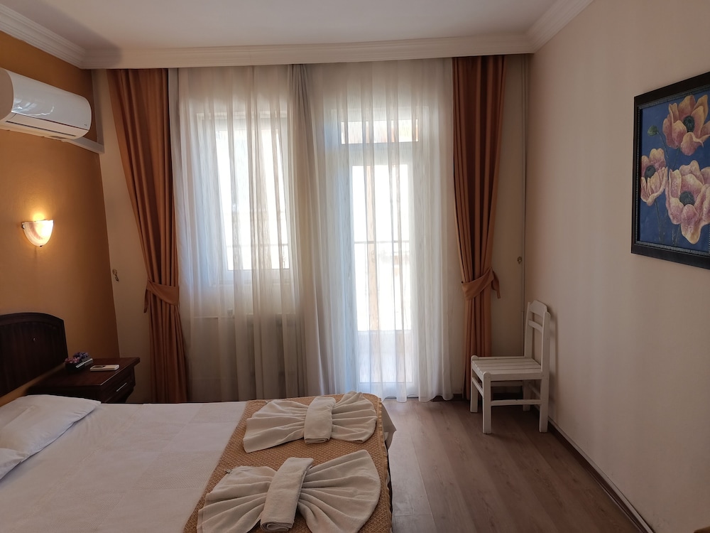 Standard Double or Twin Room, Balcony, Pool View