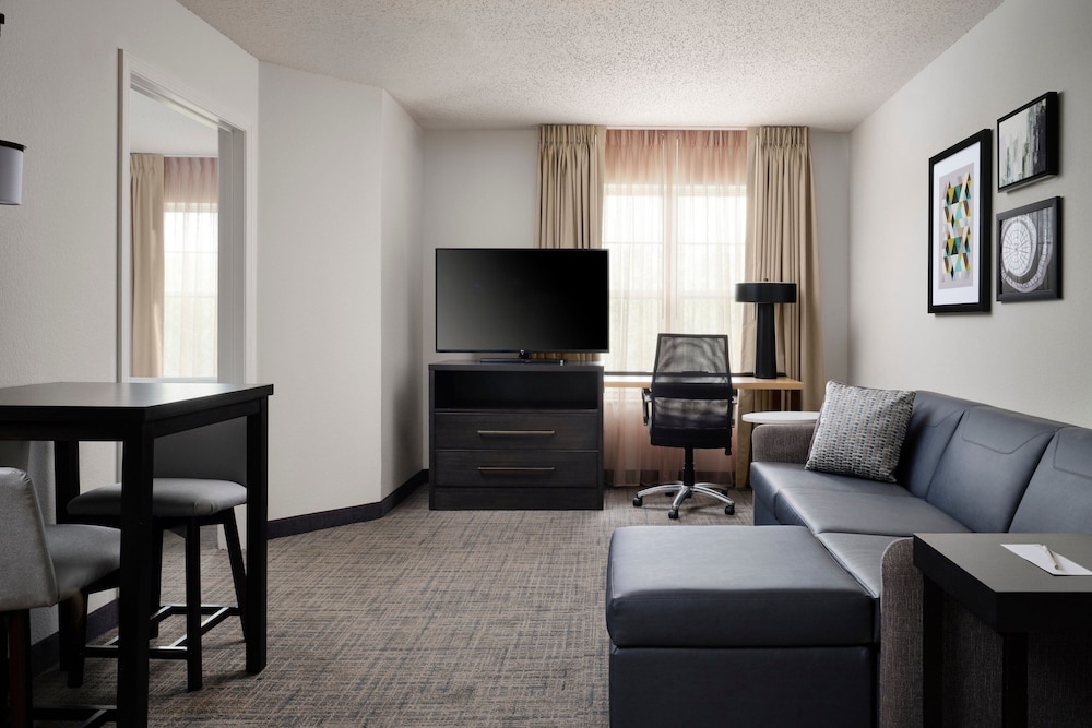 Suite, 1 Bedroom - Photo 1