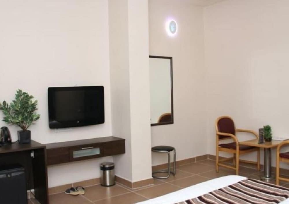 Deluxe Double Or Twin Room, 1 King Bed, Hill View photo 3