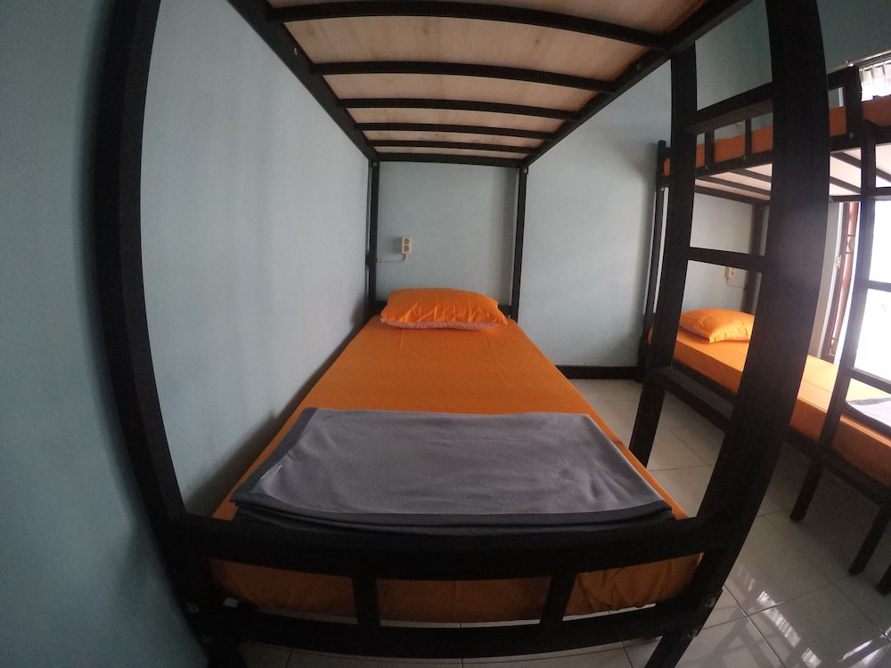 Shared Dormitory, Women only photo 3