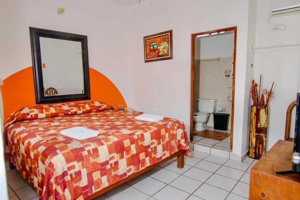 Basic Room, 1 King Bed photo 1
