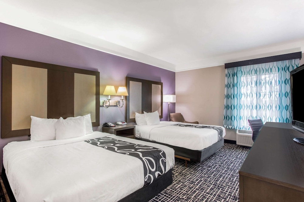 Room, 2 Queen Beds, Non Smoking - Photo 2