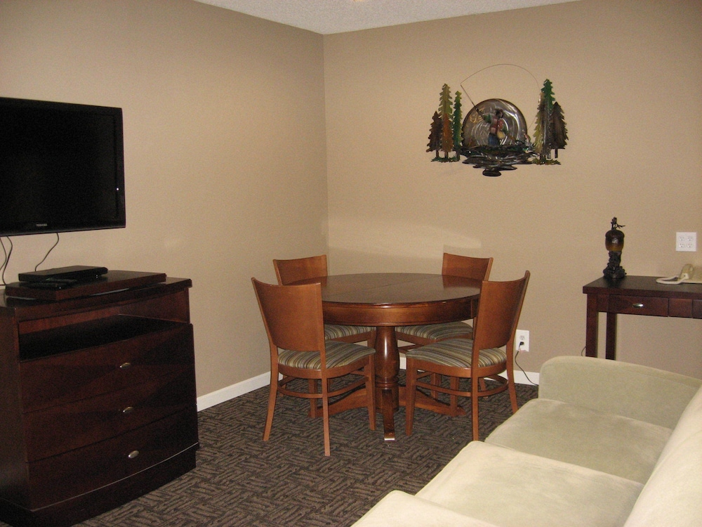 Family Room, Kitchen, Lake View
