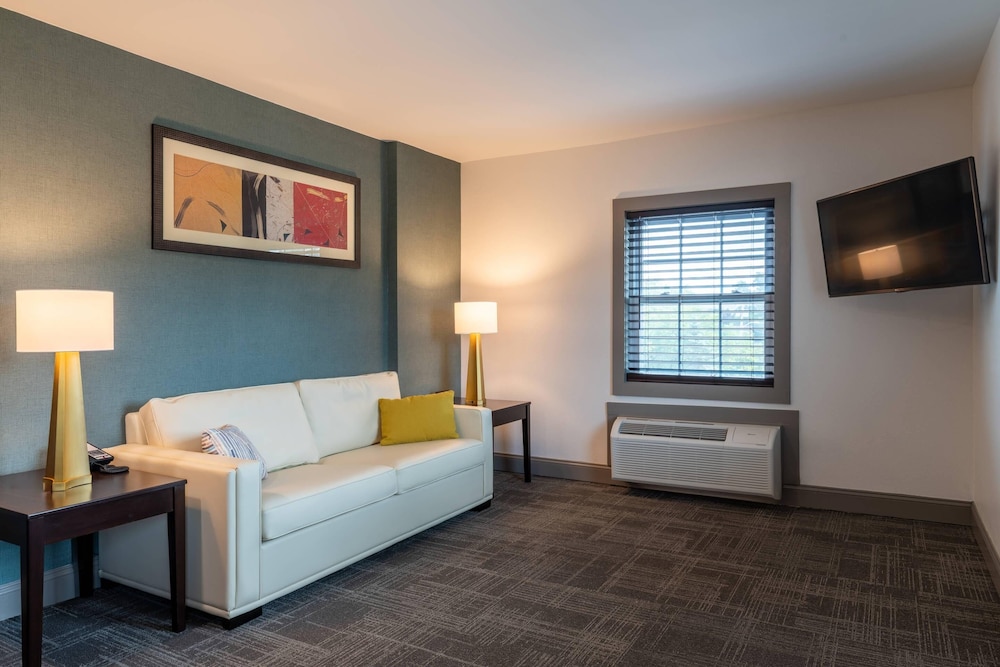 Suite, 1 King Bed, Non Smoking - Photo 5