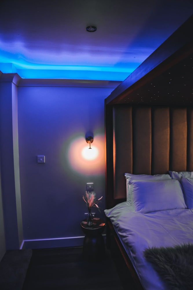Apartment, Hot Tub - Photo 4