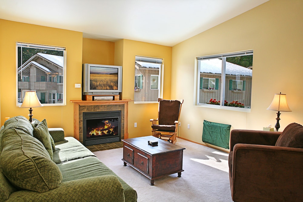 Deluxe Condo, 2 Bedrooms photo 1