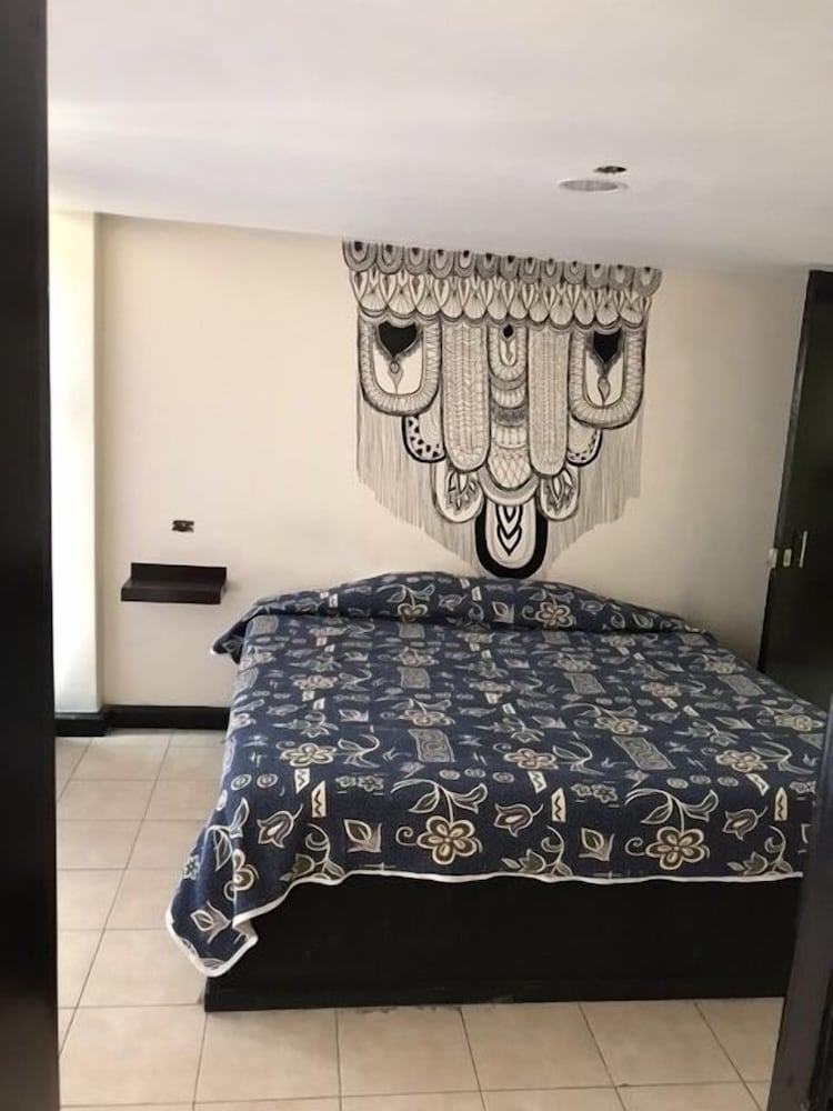 Deluxe Room, 1 King Bed photo 2