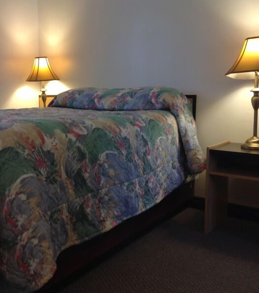 Standard Room, 1 Queen Bed photo 2