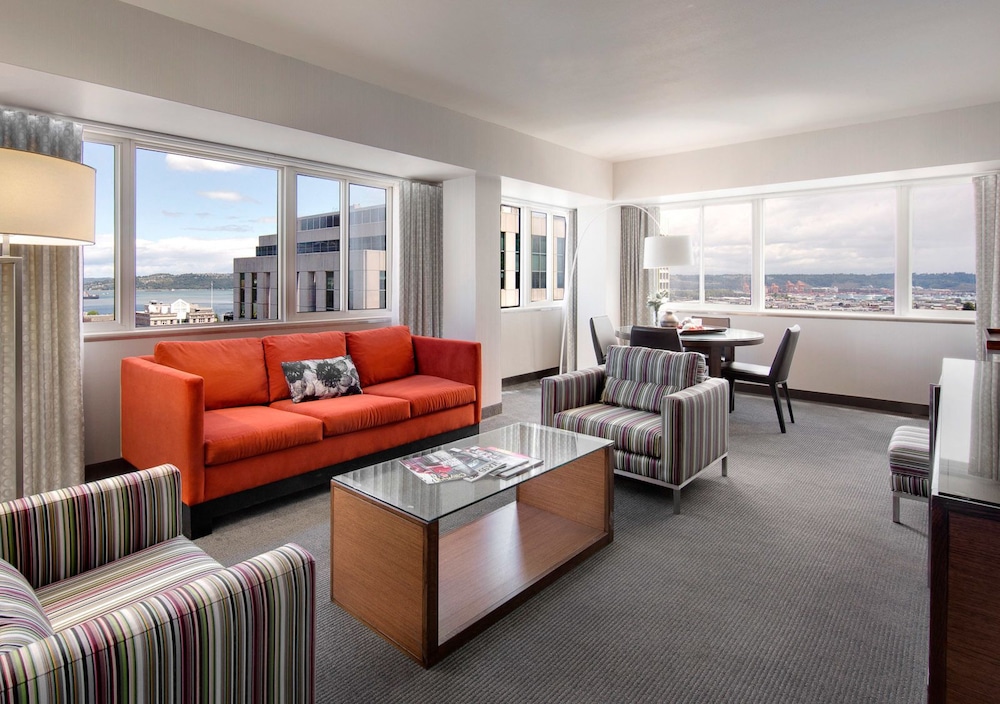 Superior Suite, 1 King Bed with Sofa bed, Accessible, Mountain View (Roll In Shower) photo 3