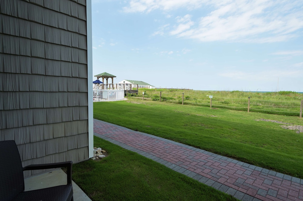Deluxe Room, 2 Queen Beds, Patio, Ground Floor