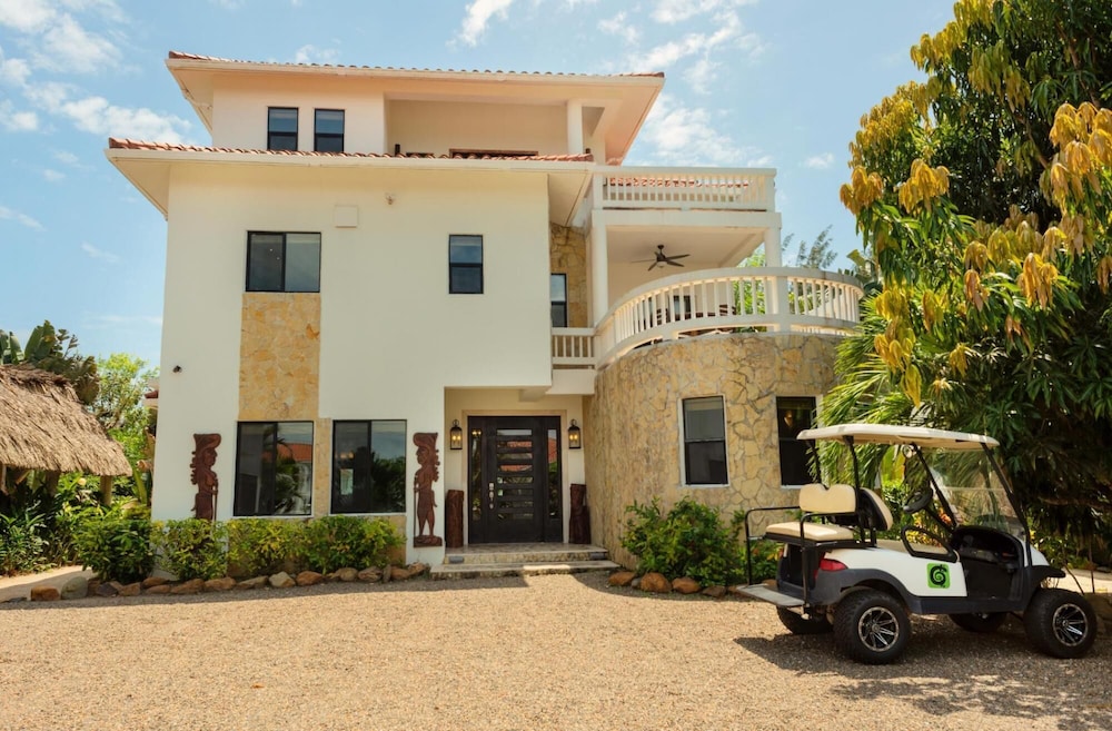 Villa photo 3