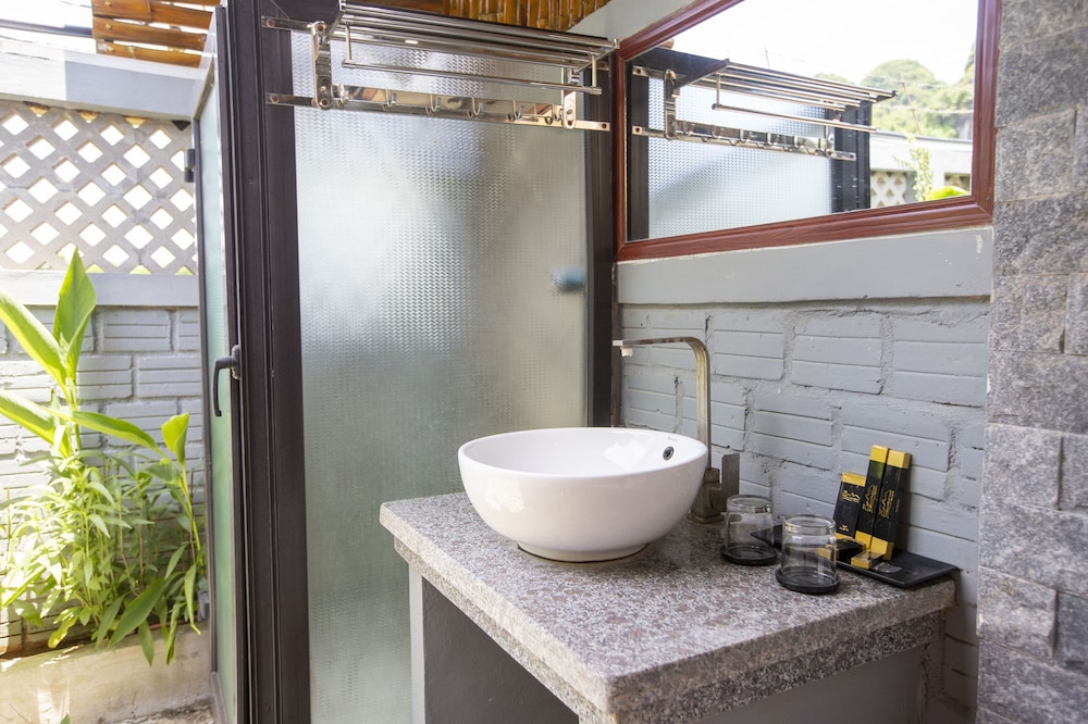 Superior Bungalow - Photo 2