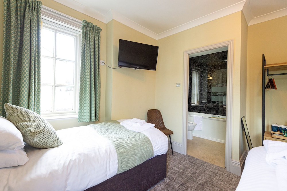 Suite, Ensuite photo 3