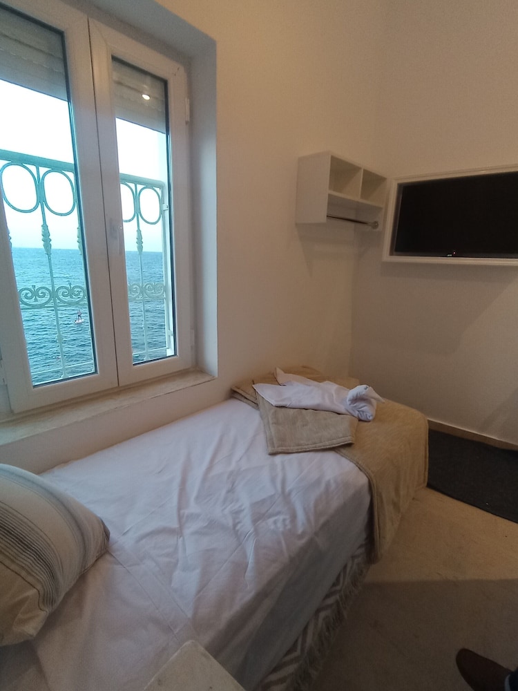 Basic Single Room, Sea View