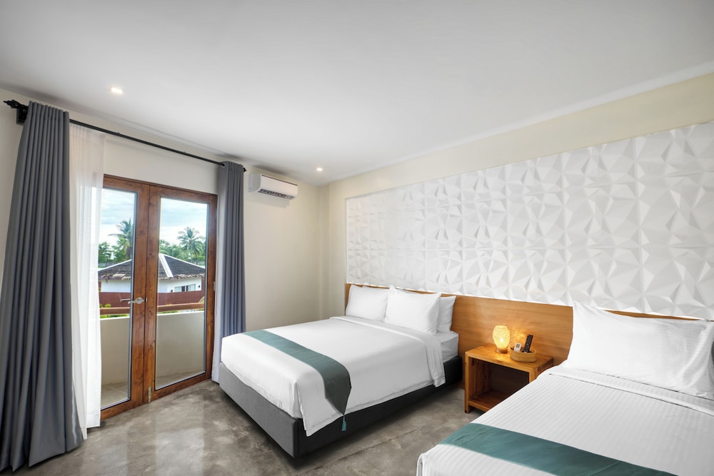 Deluxe Triple Room, Pool View