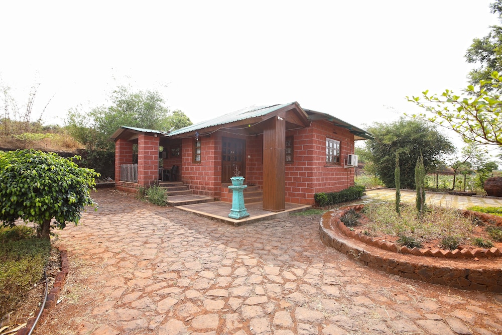 Basic House, 2 Bedrooms photo 2