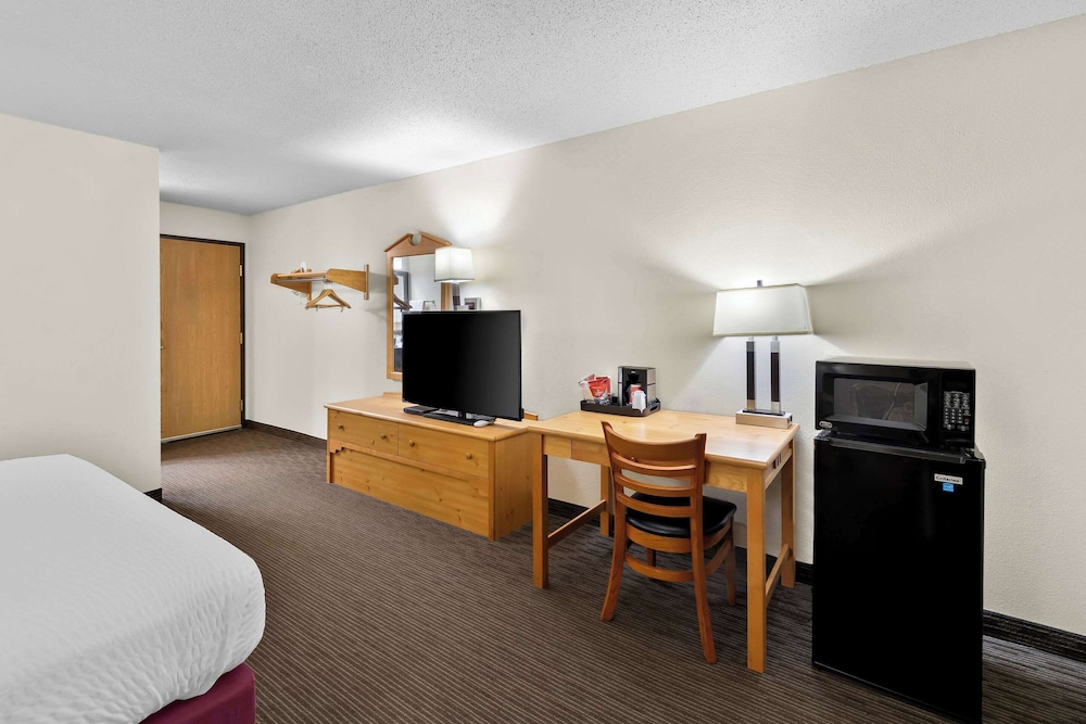 Suite, 1 King Bed, Accessible, Non Smoking - Photo 4
