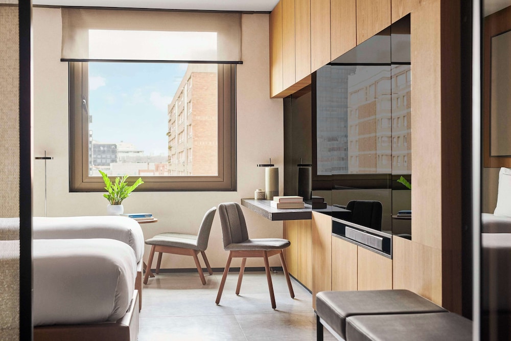Room, 2 Twin Beds thumbnail 5