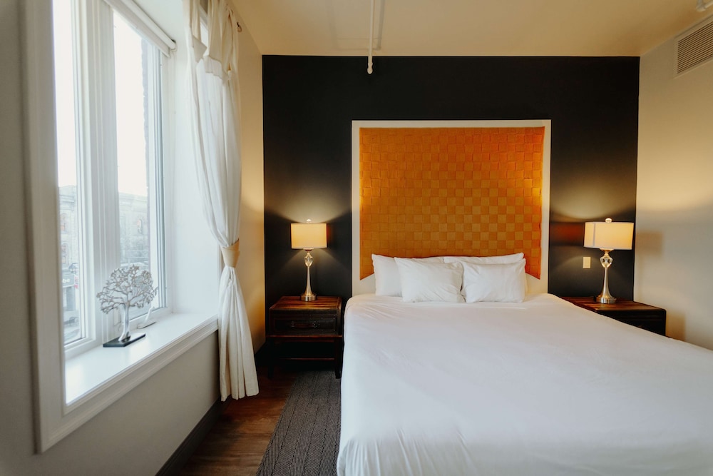 Standard Room, 1 King Bed, Non Smoking (No Elevator Access) photo 2