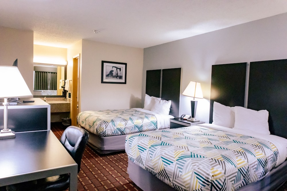 Standard Room, Multiple Beds, Accessible, Smoking photo 2