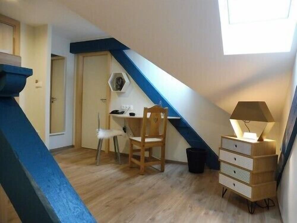 Standard Triple Room, Ensuite, Mountain View photo 3
