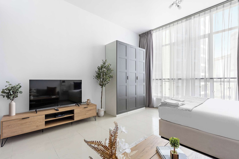 Superior Studio, 1 Queen Bed, Non Smoking photo 2