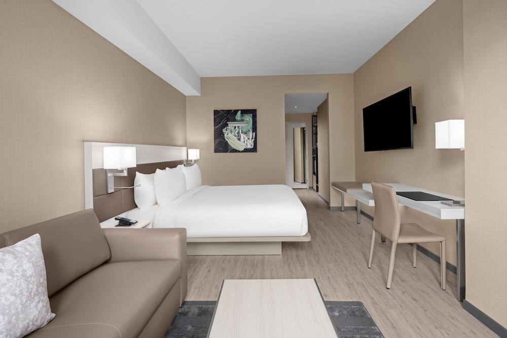 Room, 1 King Bed with Sofa bed (Mobility Accessible, Tub) - Photo 1