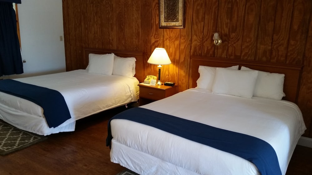 Basic Room, 2 Queen Beds photo 3