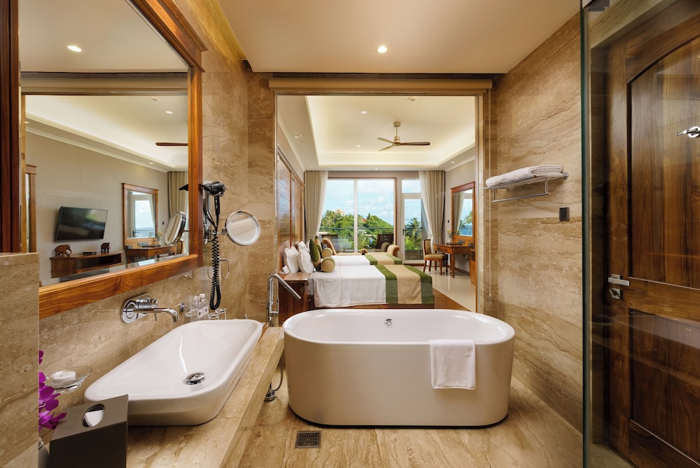 Deluxe Apartment, 2 Bedrooms, Sea View photo 2