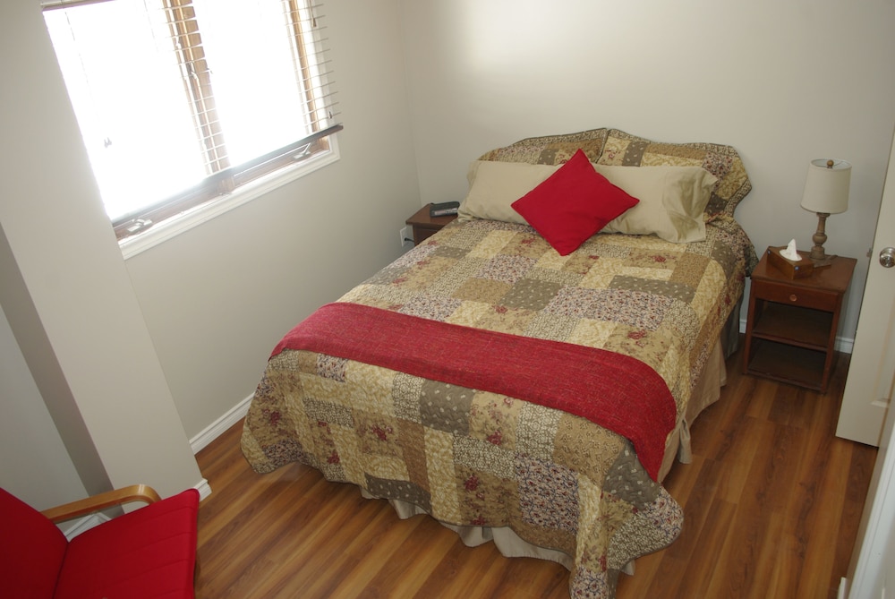 Standard Single Room, 1 Queen Bed (Room 4) photo 1