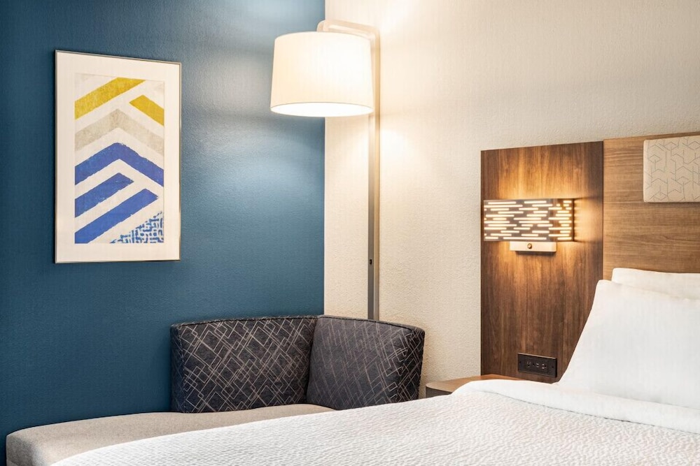 Standard Room, 1 King Bed, Accessible (Communications, Extra Floor Space) - Photo 2