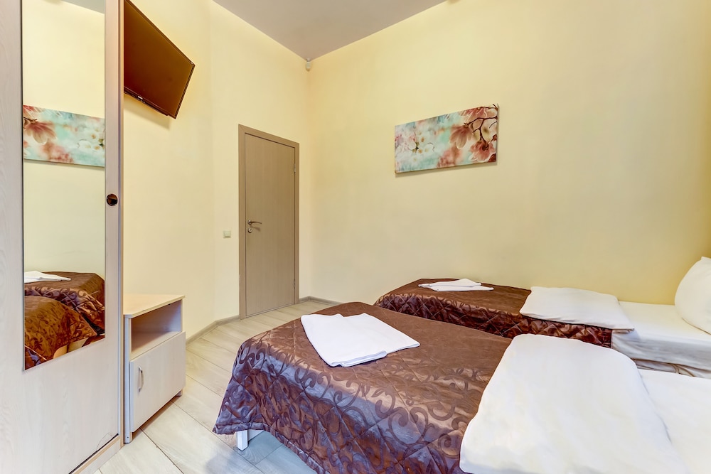 Economy Twin Room photo 2