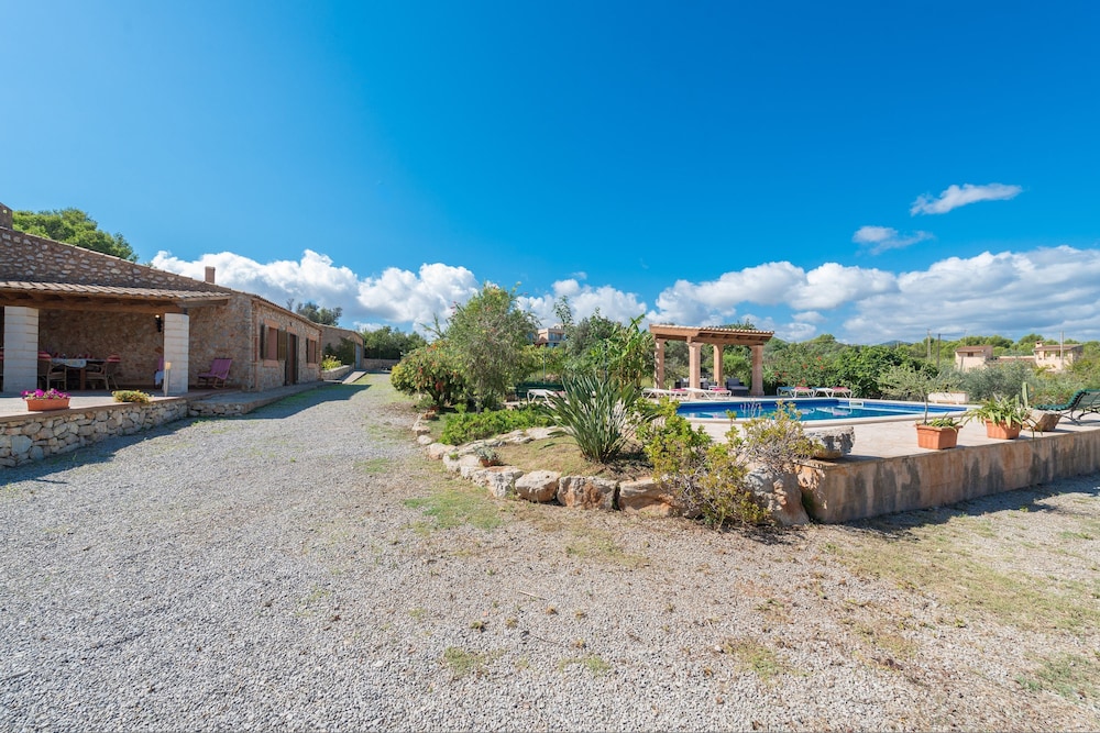 Villa photo 2