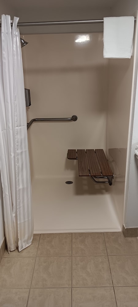 Standard Single Room, 1 Queen Bed, Accessible photo 2