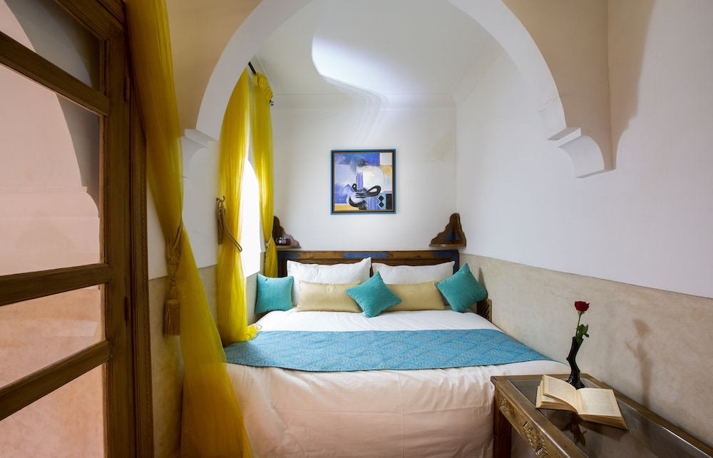 Basic Double Room, 1 King Bed, Pool View (Ilias)