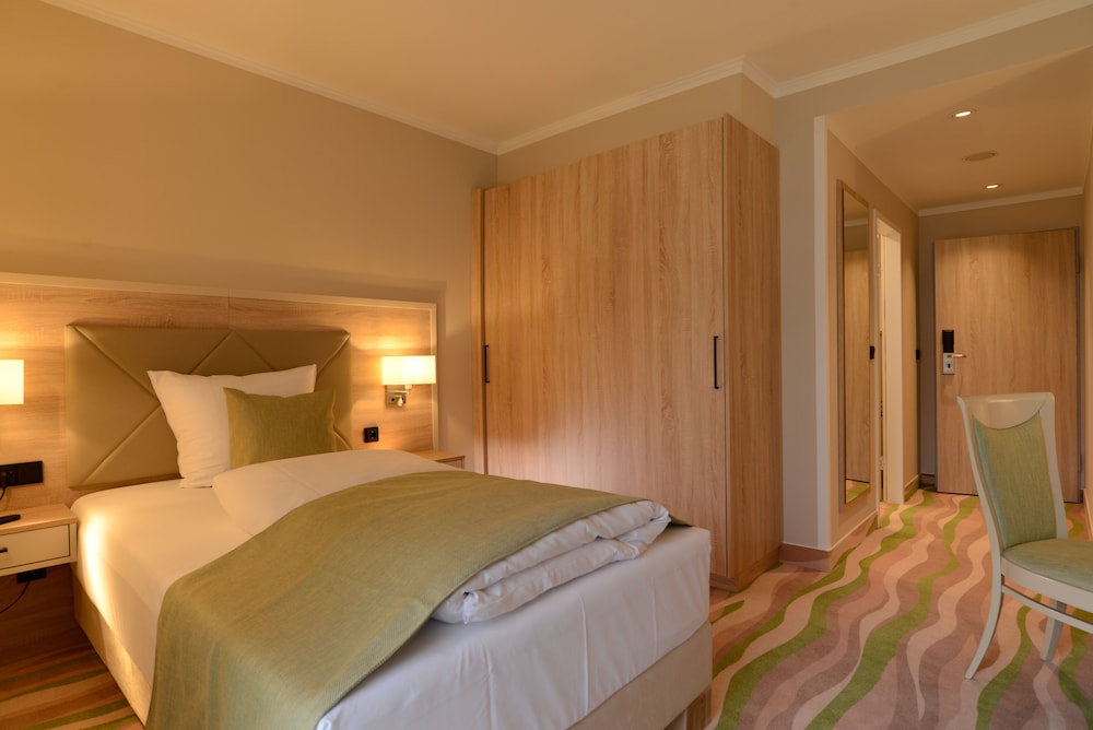 Standard Single Room thumbnail 6