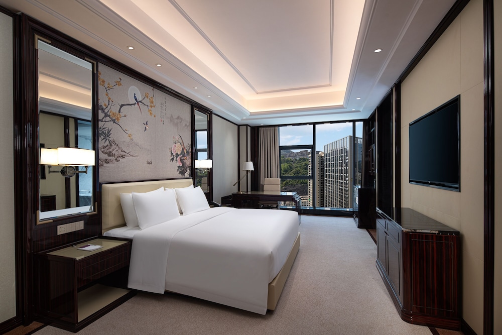 Deluxe Room, 1 King Bed - Photo 1